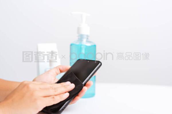 智能手機(jī)清潔與個(gè)人衛(wèi)生 如何正確使用沖壓器、消毒劑和酒精噴霧